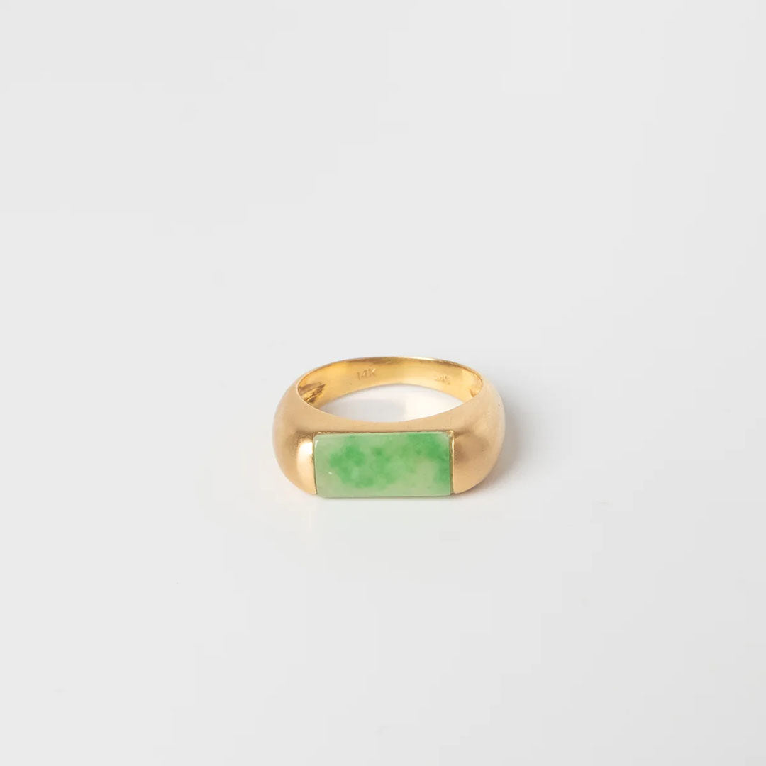 Vintage green jade and 14kt gold saddle ring